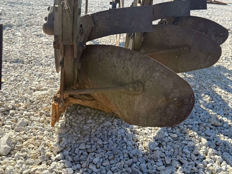 john-deere-4-bottom-pull-type-plow-image-21