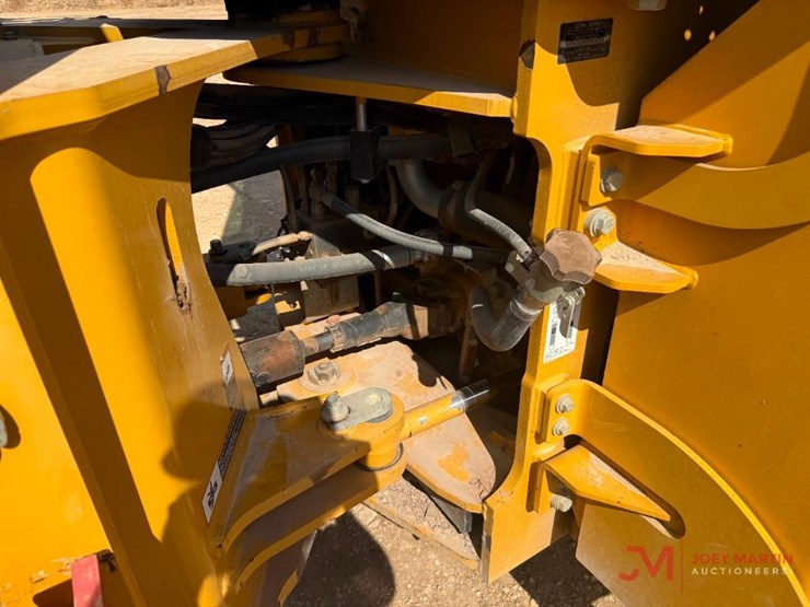 2015-deere-644k-image-9
