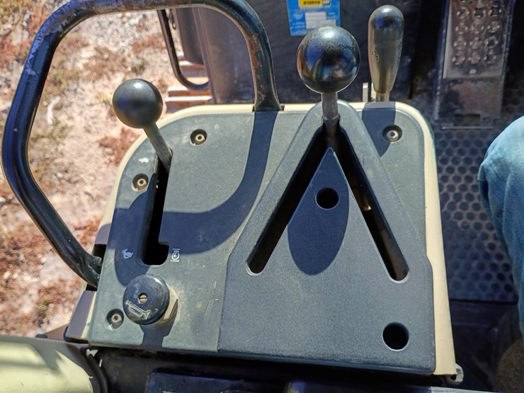 2002-caterpillar-953c-image-69