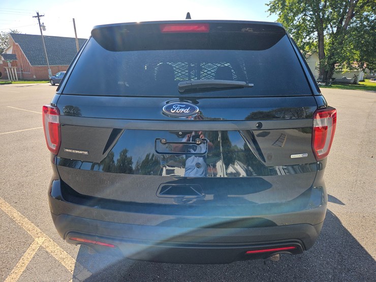 2017-ford-explorer-image-11