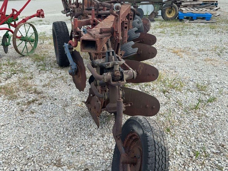 four-bottom-plow-image-4