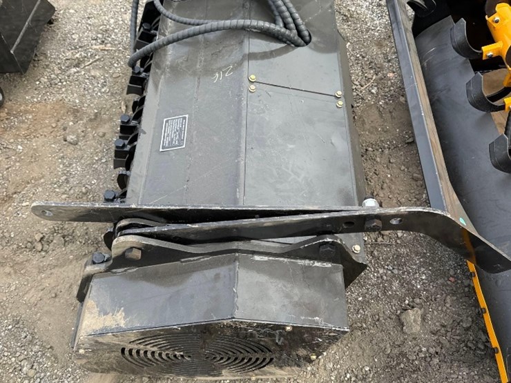 new-giyi-co-32in-mini-stand-on-skidloader-mulcher-attachment-model-ml32-image-2