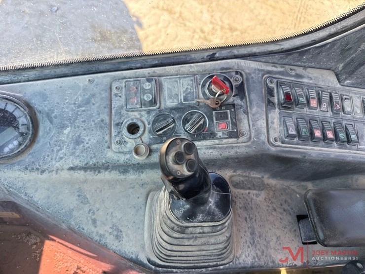 2021-deere-204l-image-20