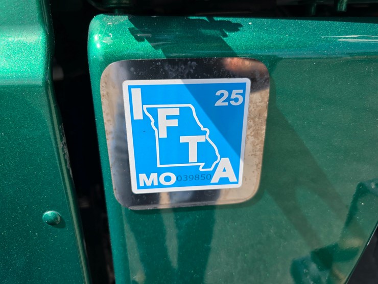 2014-peterbilt-388-image-57