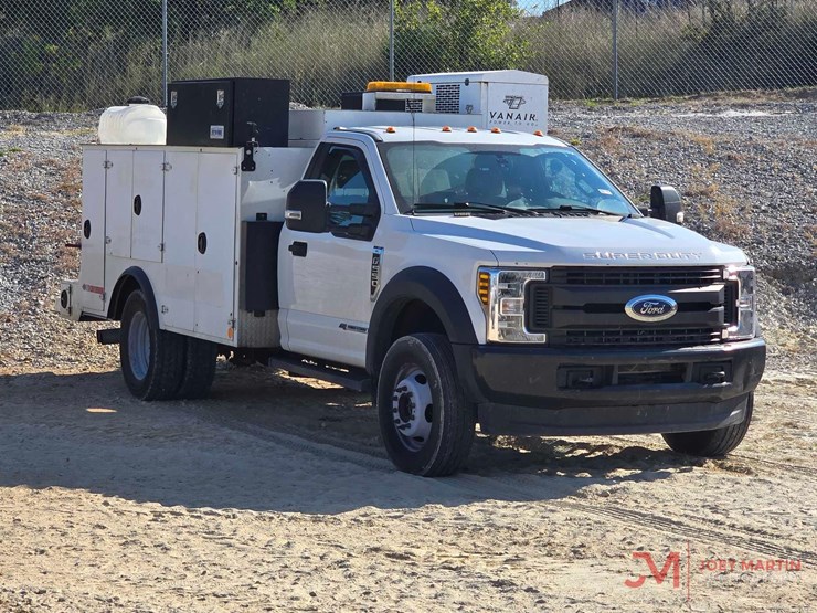 2017-ford-f550-image-1