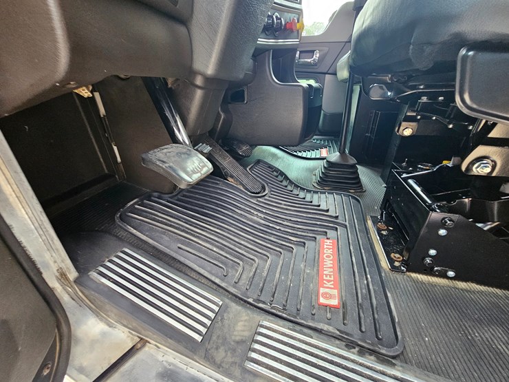 2015-kenworth-t800-image-80