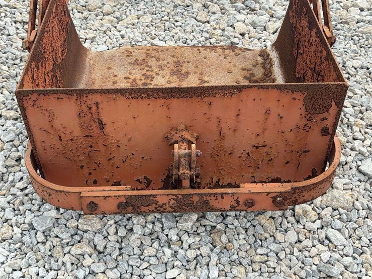 allis-chalmers-coupler-dirt-scoop-image-14