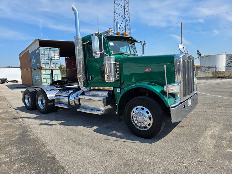 2014-peterbilt-388-image-48