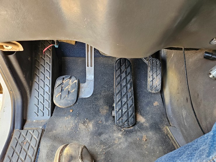 2006-sterling-l9500-image-97