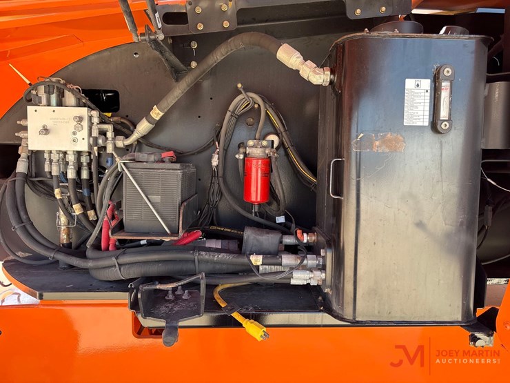 2015-jlg-800s-image-16