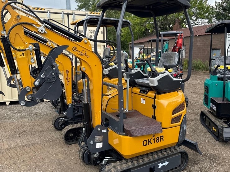 new-cfg-industrial-co-mini-excavator-model-qk18r-image-1