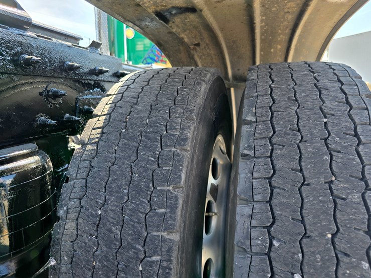 2014-peterbilt-388-image-131