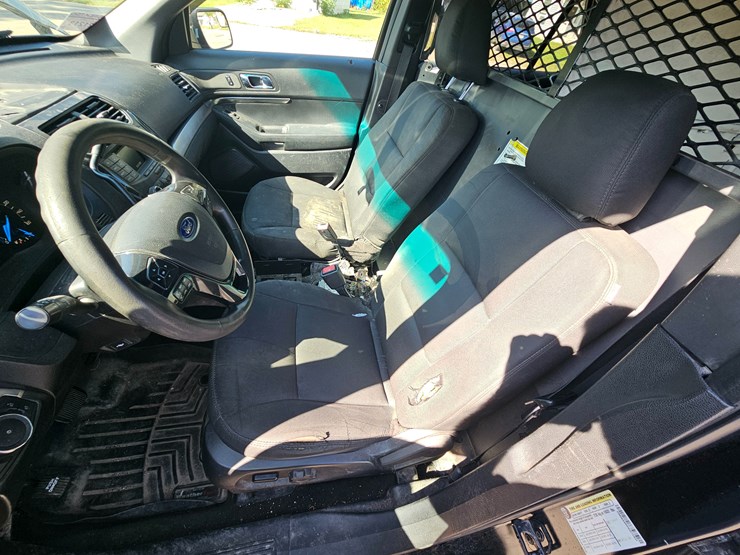 2017-ford-explorer-image-29