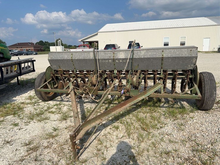 john-deere-model-b-planter-image-1