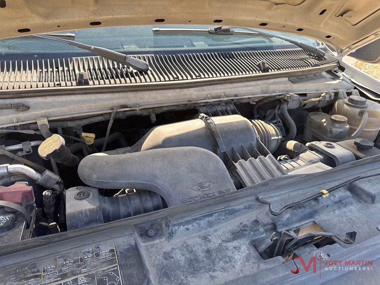 2010-ford-cargo-image-10