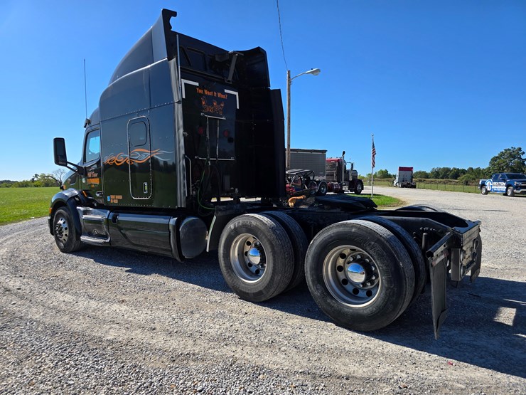 2015-peterbilt-579-image-14