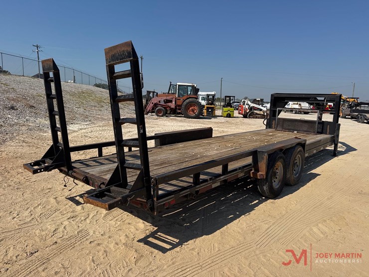 2018-custom-trailer-trailer-image-2