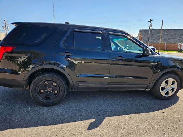 2017-ford-explorer-image-14