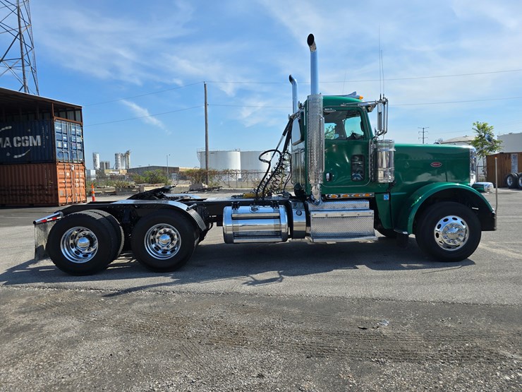 2014-peterbilt-388-image-39