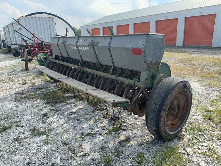 john-deere-model-b-planter-image-3