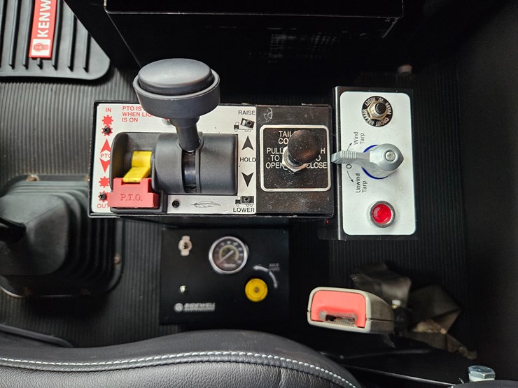 2015-kenworth-t800-image-91