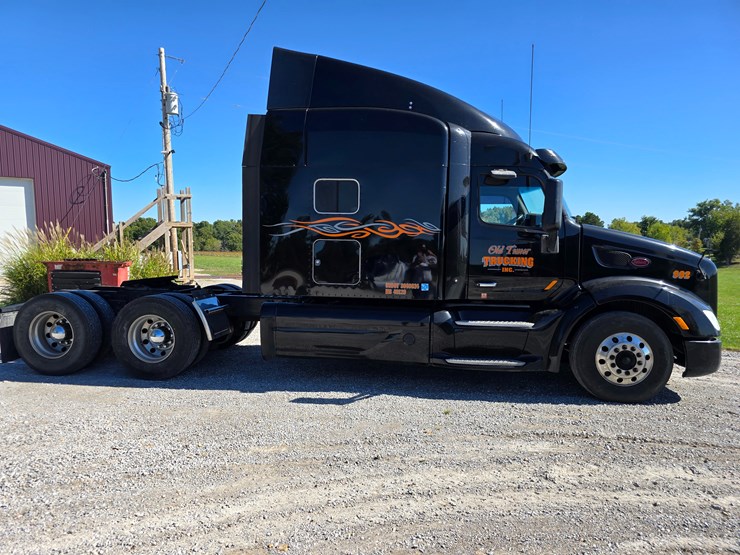 2015-peterbilt-579-image-30