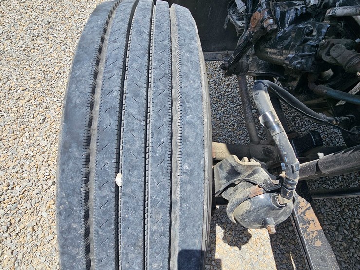 2010-peterbilt-389-image-48