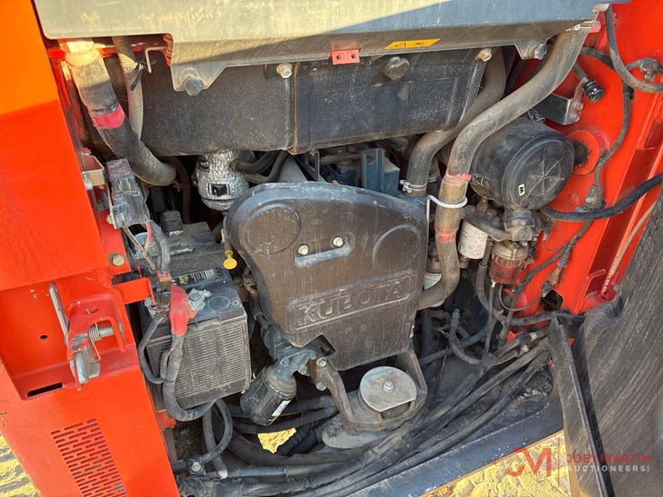 2016-kubota-ssv65-image-10