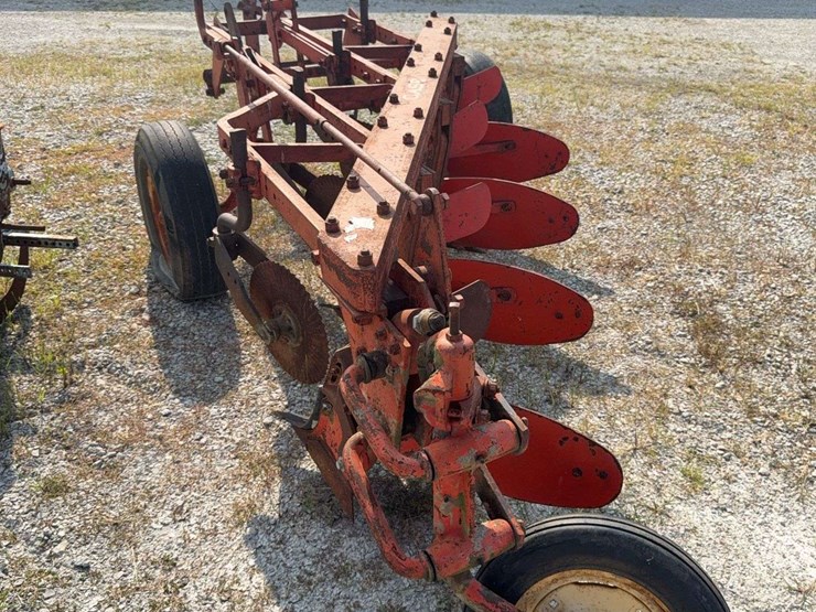 case-four-bottom-plow-image-8