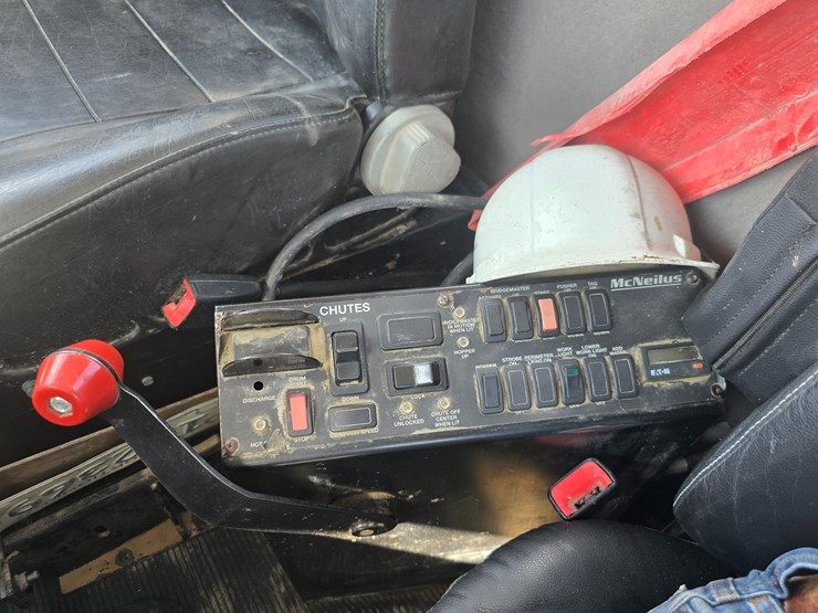 2014-peterbilt-365-image-88