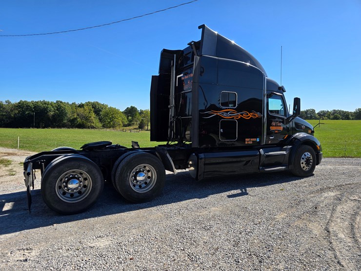 2015-peterbilt-579-image-25