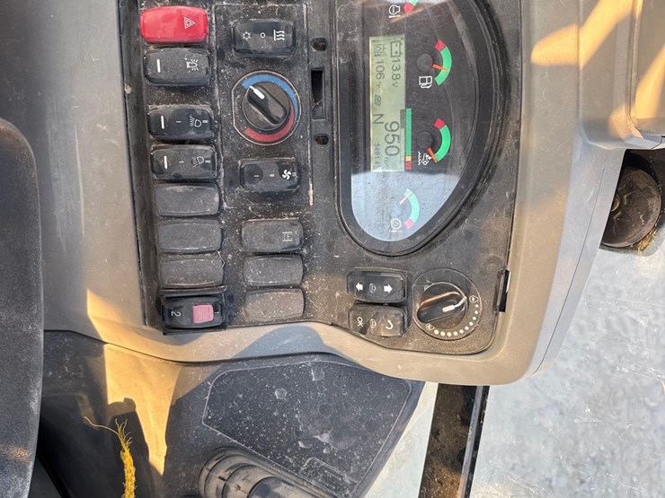 2018-caterpillar-420f2-it-image-31