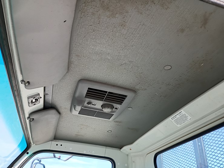 2000-gmc-w3500-image-32