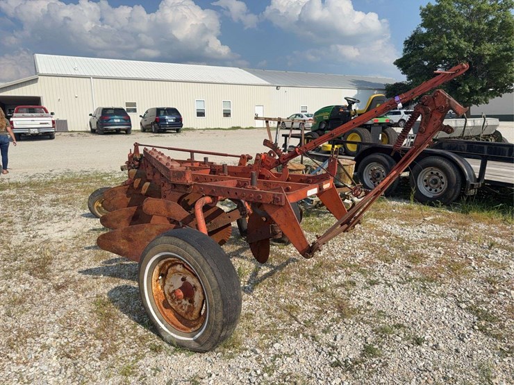 case-four-bottom-plow-image-3