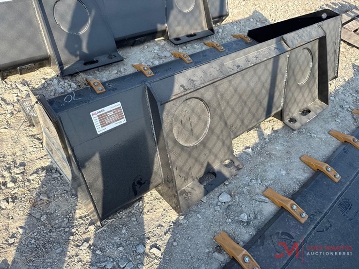 new-iranch70"-tooth-bucket-skid-steer-attachment-image-3