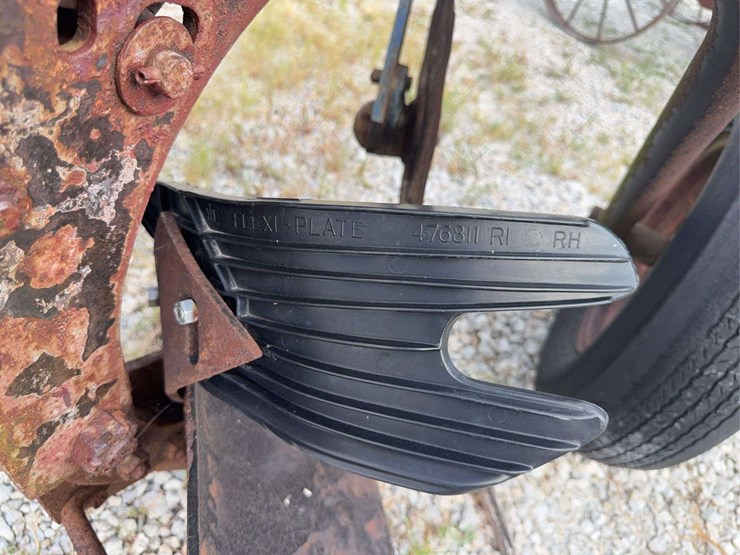 four-bottom-plow-image-17
