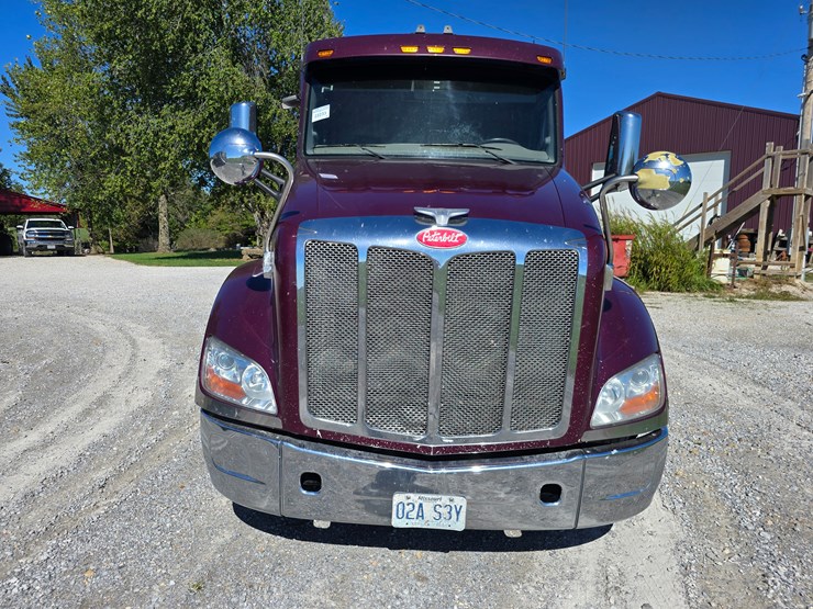 2015-peterbilt-579-image-45