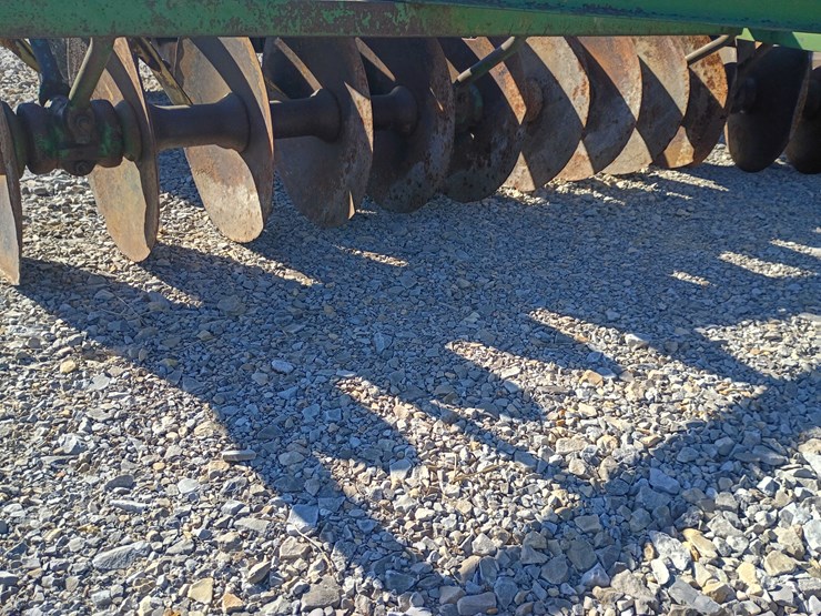 john-deere-12-image-13