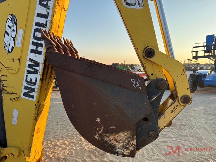 new-holland-b95-image-8