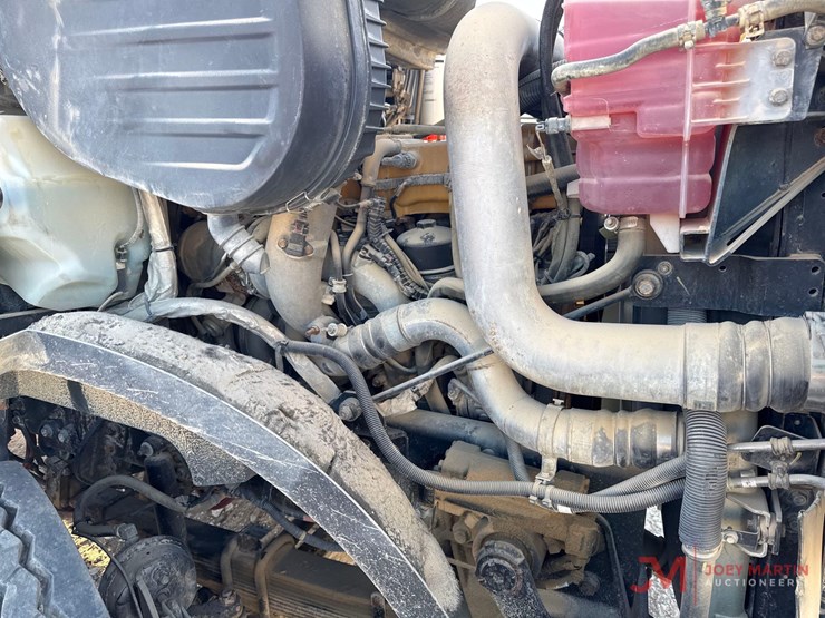 2014-caterpillar-12-image-18
