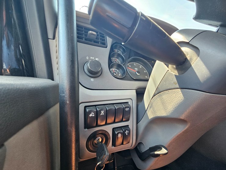 2017-peterbilt-579-image-69