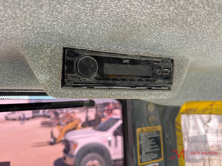 2021-deere-204l-image-18