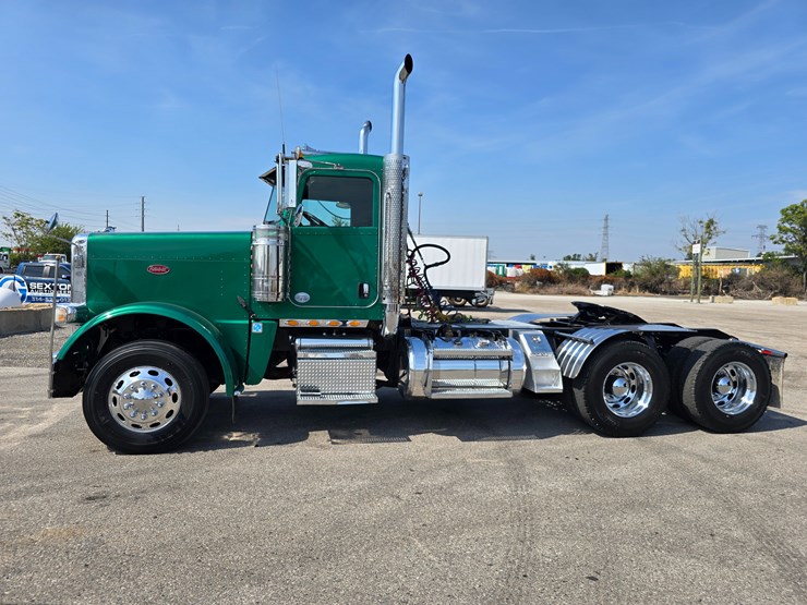 2014-peterbilt-388-image-9