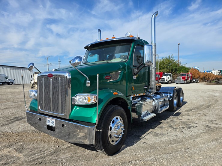 2019-peterbilt-567-image-3