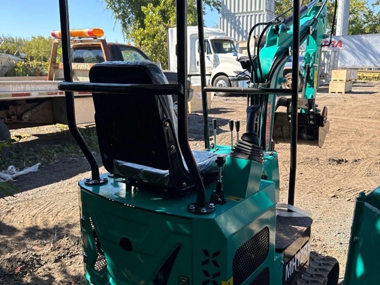 new-cfg-industrial-co-mini-excavator-model-mh12rx-image-4