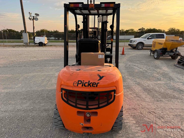 new/unused-e-picker-model-efl30-189-electric-forklift-image-10