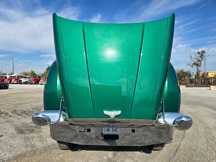 2019-peterbilt-567-image-49