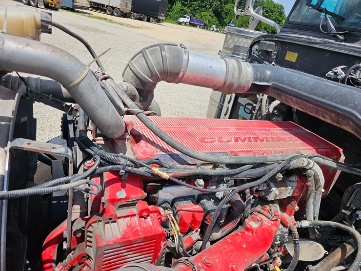 2010-peterbilt-389-image-43