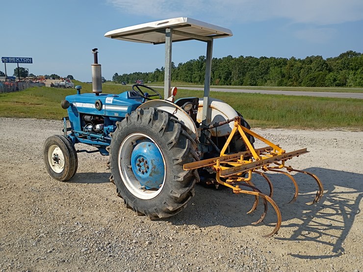 1972-ford-tractor-image-5