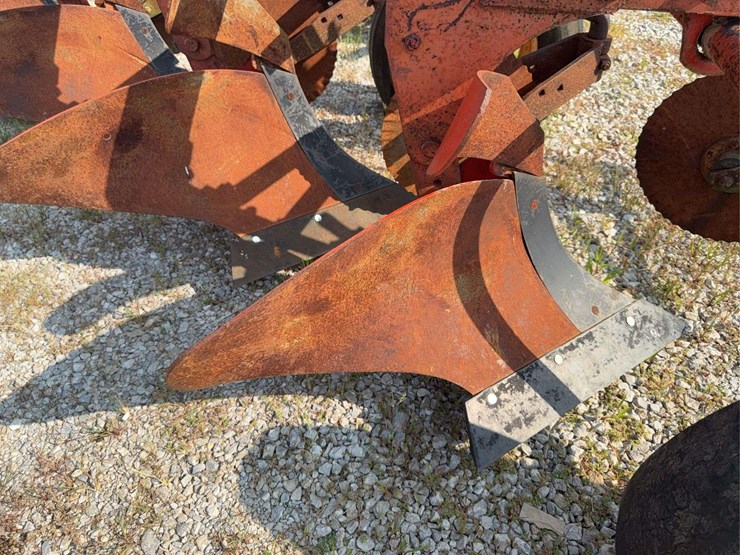 case-four-bottom-plow-image-15